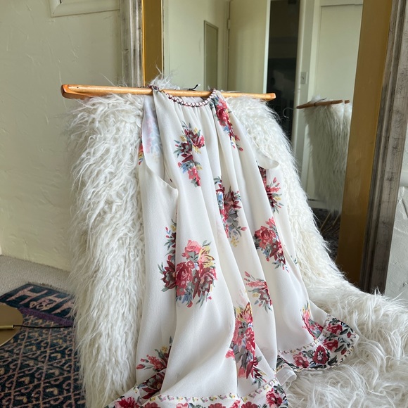 Beautiful Joie top with floral design - Picture 11 of 14